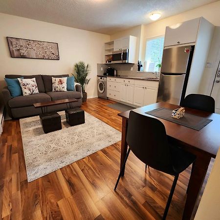 ויקטוריה Adorable 1- Bedroom Suite In Langford מראה חיצוני תמונה